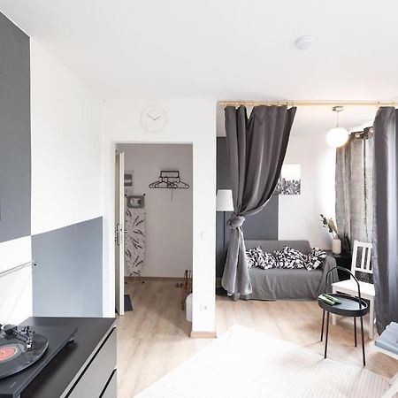- Nice New York Apartment In The Heart Of Duisburg - Betten & Sofa - 5 Mins Central Station Hbf - Big Tv & Wifi - Dış mekan fotoğraf