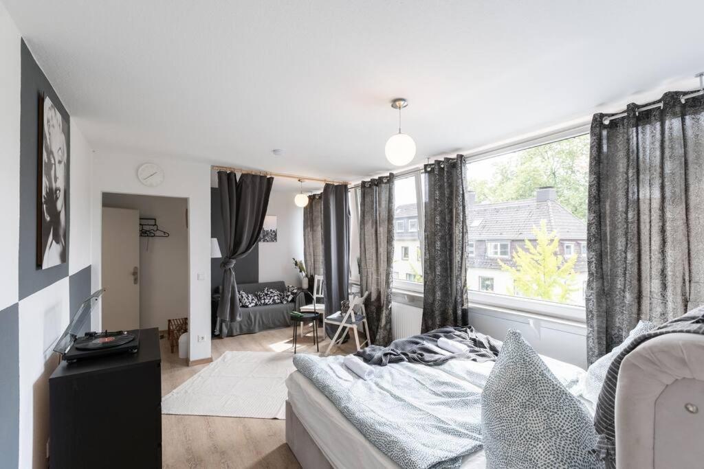 - Nice New York Apartment In The Heart Of Duisburg - Betten & Sofa - 5 Mins Central Station Hbf - Big Tv & Wifi - Dış mekan fotoğraf