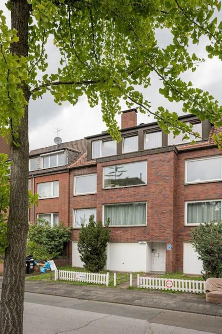 - Nice New York Apartment In The Heart Of Duisburg - Betten & Sofa - 5 Mins Central Station Hbf - Big Tv & Wifi - Dış mekan fotoğraf