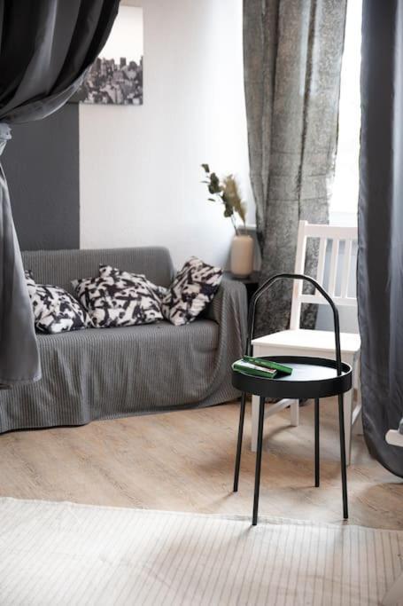 - Nice New York Apartment In The Heart Of Duisburg - Betten & Sofa - 5 Mins Central Station Hbf - Big Tv & Wifi - Dış mekan fotoğraf