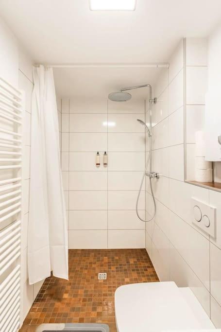 - Nice New York Apartment In The Heart Of Duisburg - Betten & Sofa - 5 Mins Central Station Hbf - Big Tv & Wifi - Dış mekan fotoğraf