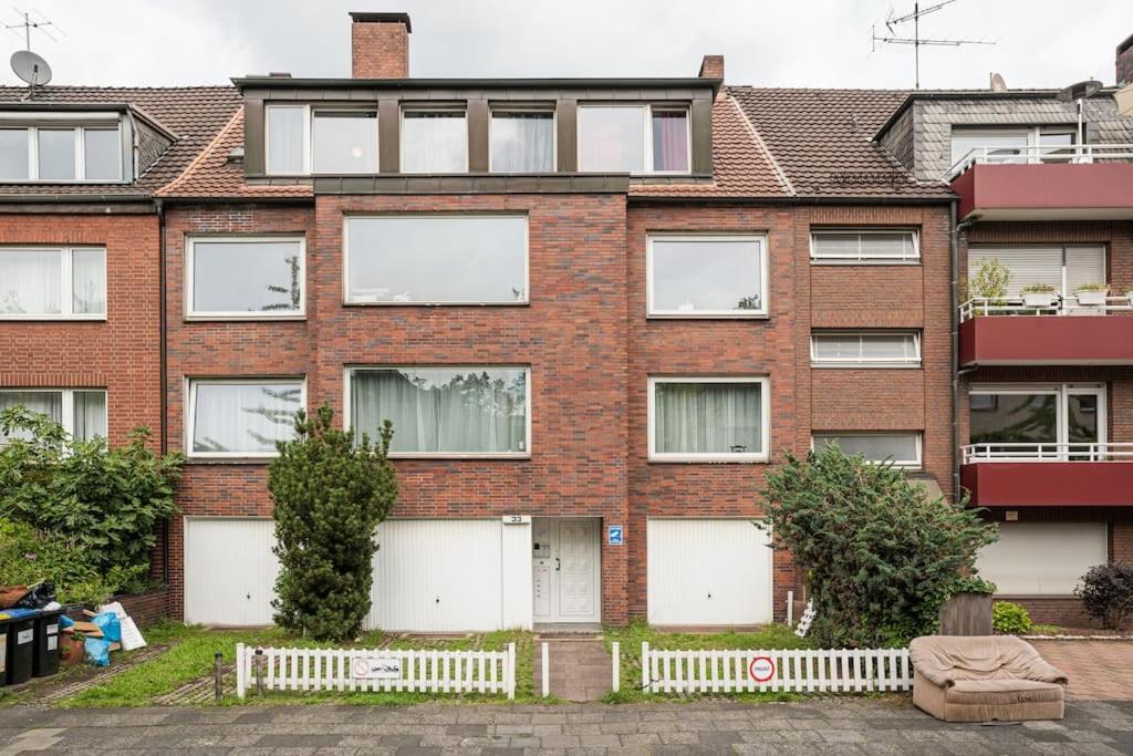 - Nice New York Apartment In The Heart Of Duisburg - Betten & Sofa - 5 Mins Central Station Hbf - Big Tv & Wifi - Dış mekan fotoğraf
